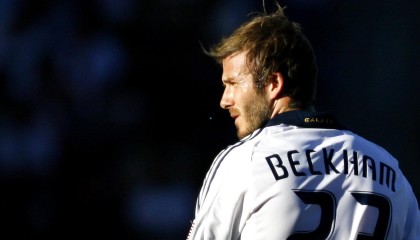 海星体育_从狂野到清爽！浓眉剪掉脏辫回归寸头，新赛季焕然一新引热议