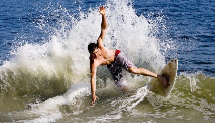 海星体育官方|福克斯续约博弈，4年2.29亿顶薪背后的马刺智慧与团队未来